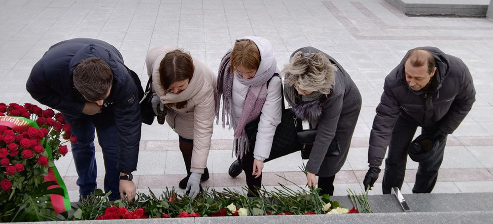Церемония возложения цветов к стеле «Минск – город-герой» прошла 23 февраля 2023