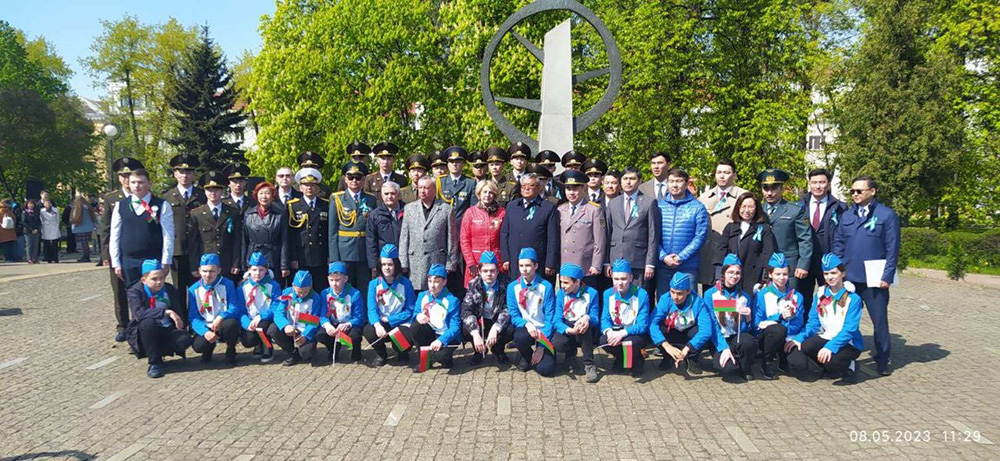 В Партизанском районе прошло возложение цветов к памятнику воинам-казахстанцам