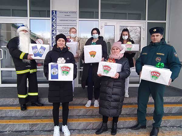 Работники Партизанского РОЧС подготовили подарки для детей