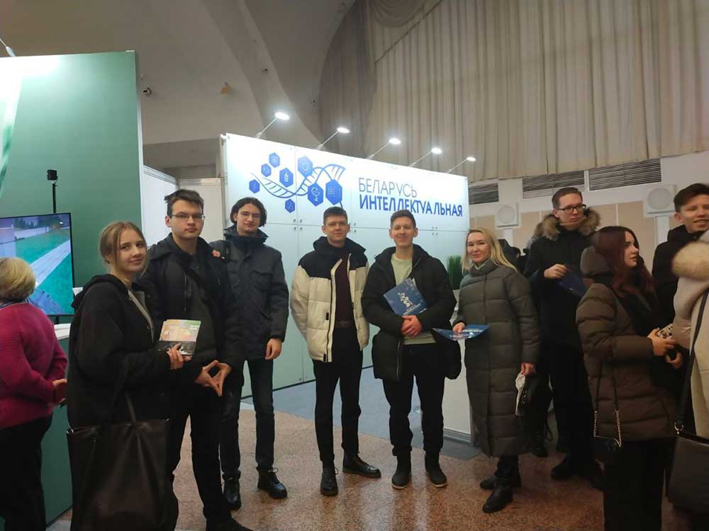 Учащиеся Минского колледжа предпринимательства (группы П-1907 и Б-2102) посетили выставку научно-технических достижений "Беларусь интеллектуальная", которая проводится в столичном выставочном центре "БелЭкспо"
