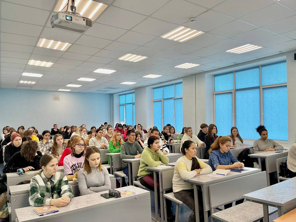 15 февраля, состоялась встреча студентов 1 курса МГЭИ им.А.Д. Сахарова БГУ со старшим участковым инспектором ИДН Партизанского района г.Минска Окостко Михаилом Николаевичем